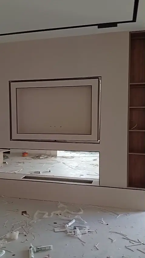 فيديو وحدة تلفزيون بيضاء مع رفوف جانبية خشبية